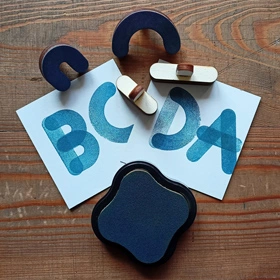 Razítka pro skládání abecedy