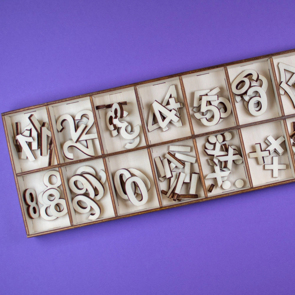 Krabice s čísly a početními znaménky