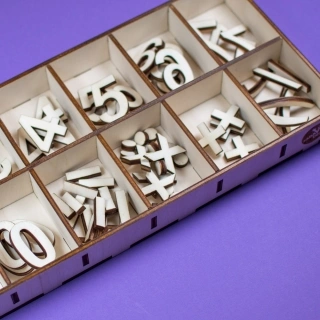 Krabice s čísly a početními znaménky